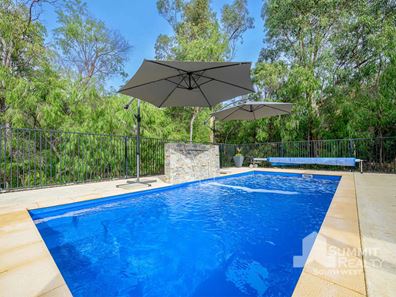 8 Green Way, Leschenault WA 6233