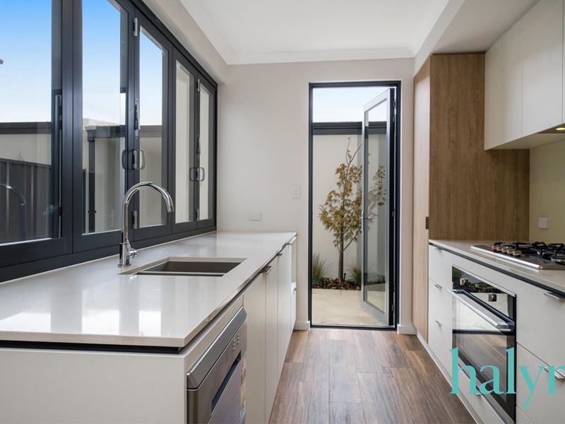 7 Tipton Walk, Glendalough WA 6016