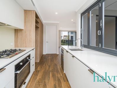 7 Tipton Walk, Glendalough WA 6016