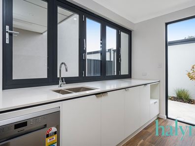 7 Tipton Walk, Glendalough WA 6016