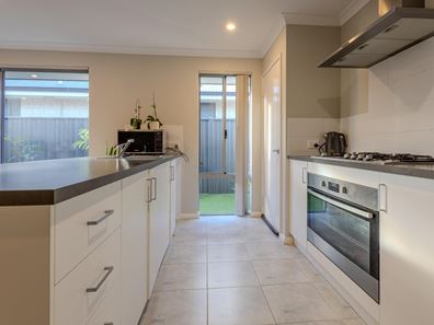 8 Butterleaf Avenue, Yanchep WA 6035