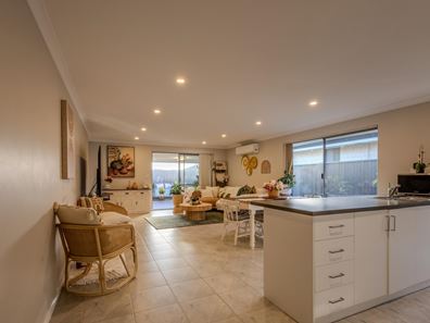 8 Butterleaf Avenue, Yanchep WA 6035
