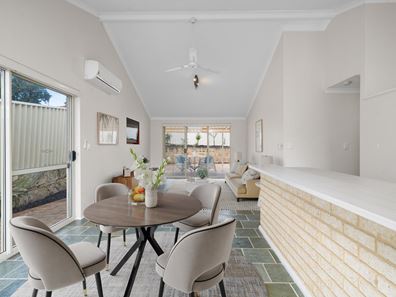 1/4 La Gavas Court, Halls Head WA 6210