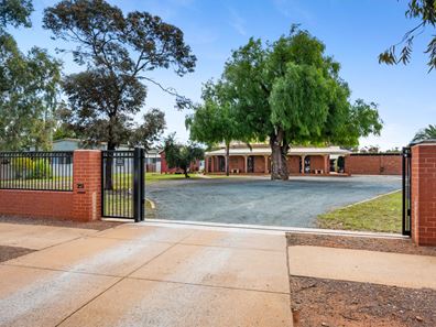 251 Burt Street, Victory Heights WA 6432