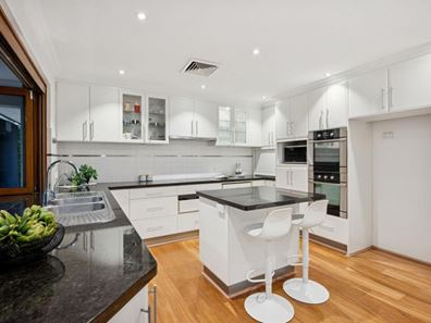 9 Walliabup Way, Bibra Lake WA 6163