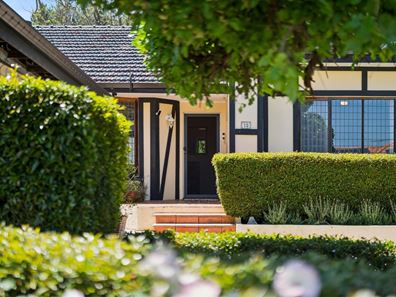 12 Crest Avenue, Mount Pleasant WA 6153