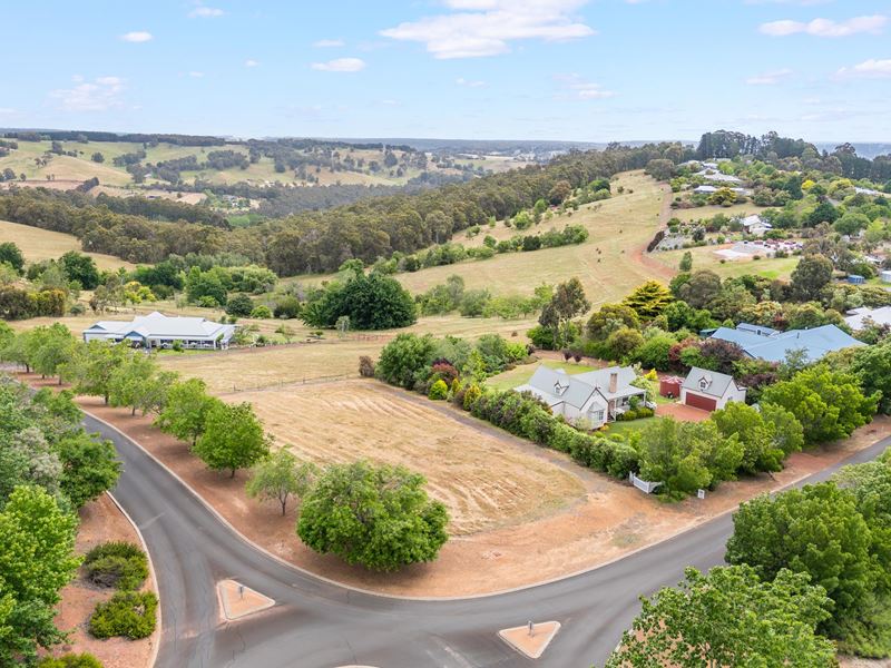 16 Robinia Way, Kangaroo Gully WA 6255