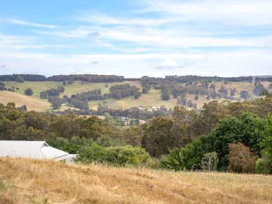 16 Robinia Way, Kangaroo Gully WA 6255