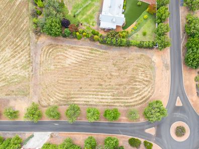 16 Robinia Way, Kangaroo Gully WA 6255