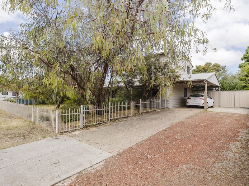 130 Kingfisher Avenue, Ballajura