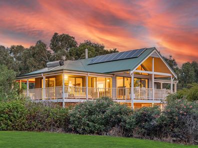 8 Parkfield Close, Quedjinup WA 6281