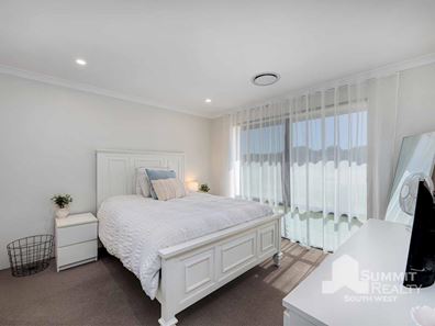19B Hazelgrove Crescent, Millbridge WA 6232