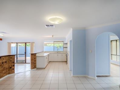 8 Belvoir Place, Ballajura WA 6066