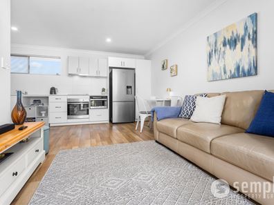 13/2 Delaronde Drive, Success WA 6164