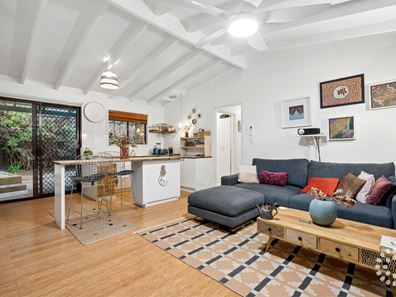 2 Sumpton Street, Hilton WA 6163