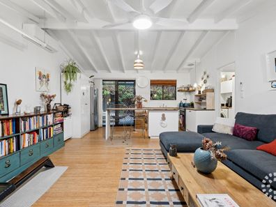 2 Sumpton Street, Hilton WA 6163
