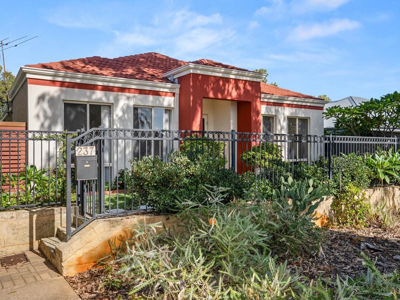237 Lambeth Circle, Wellard WA 6170