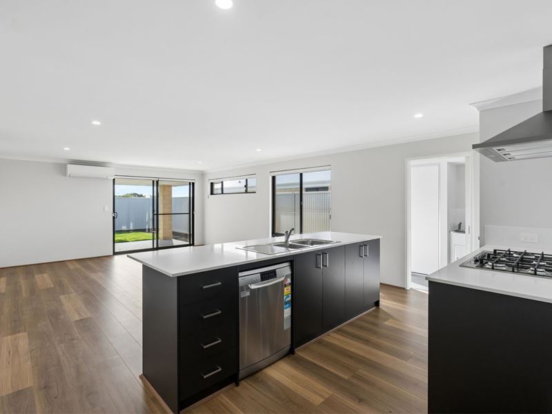 8 Riddell Street, Eglinton WA 6034