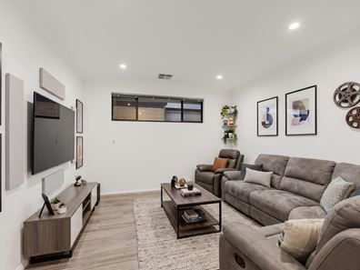 18 Tamarind Road, Treeby WA 6164