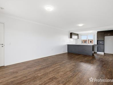 9/2 Market Street, Rockingham WA 6168