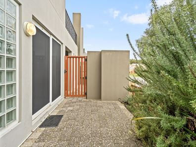 1/16 Cottage Street, Mandurah WA 6210
