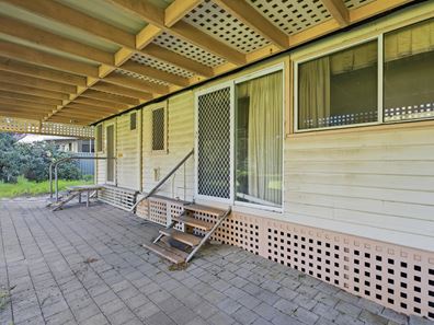 22 Medina Avenue, Medina WA 6167