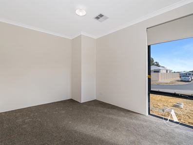 1 Yale  Close, Haynes WA 6112