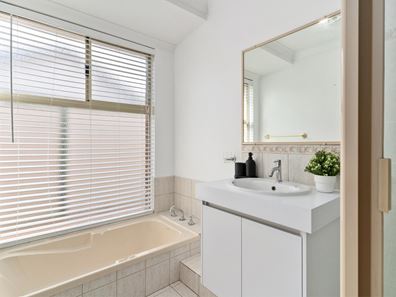 Room/3  17 Limonite Circuit, Forrestfield WA 6058