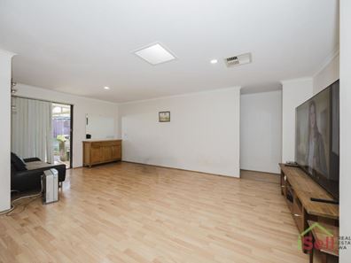 10 Glenbrook Drive, Ballajura WA 6066