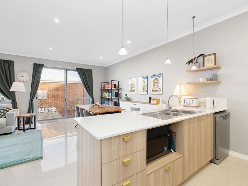 9 Howie Way, Caversham