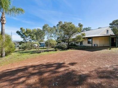 2 Dempster Street, Beverley WA 6304