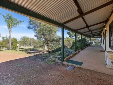 2 Dempster Street, Beverley WA 6304