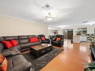 11 Coulteri Nook, Canning Vale WA 6155