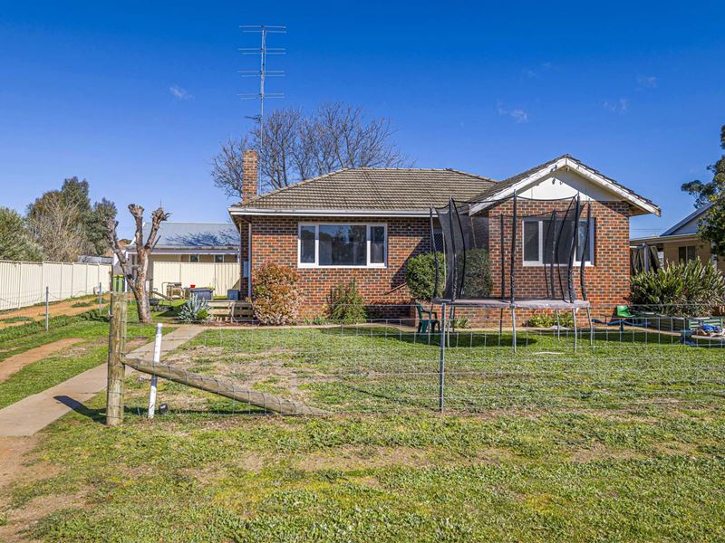 25 George  Street, York WA 6302