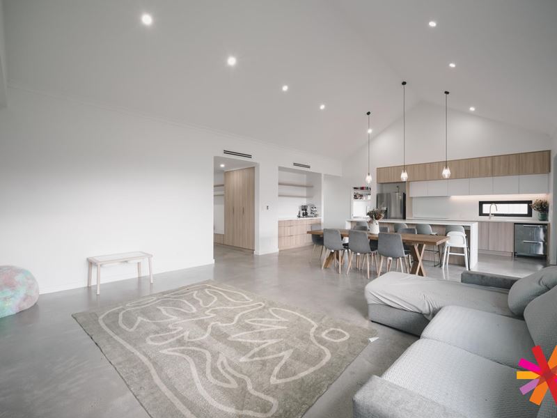 21 Flinlay Court, Rivervale WA 6103