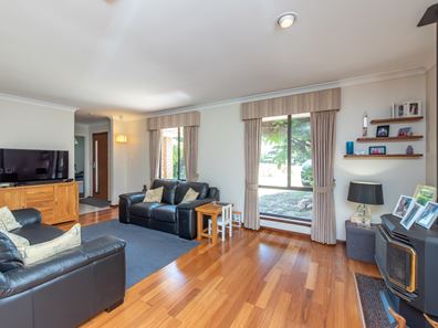 18 Kane Street, Kingsley WA 6026