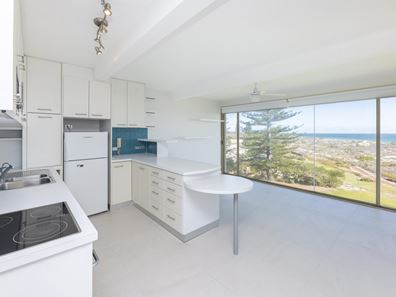 18/287 West Coast Highway, Scarborough WA 6019