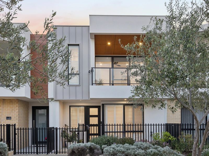 9 Surf Lane, North Coogee WA 6163