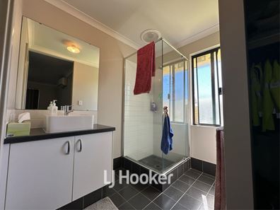 24 Carlingford Court, Australind WA 6233