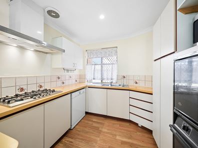 6/4 Heron Place, Maddington WA 6109