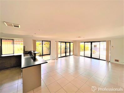 10 Coral Tree Court, Thornlie WA 6108