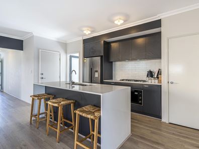 39 Alverstone Boulevard, Lakelands WA 6180
