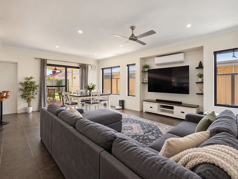 11 Terracina Parkway, Piara Waters WA 6112