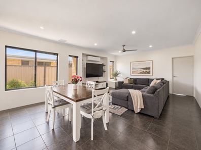 11 Terracina Parkway, Piara Waters WA 6112