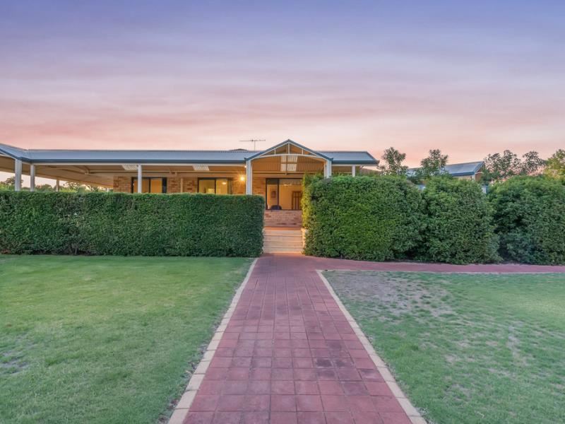 64 Dongara Circle, Jane Brook