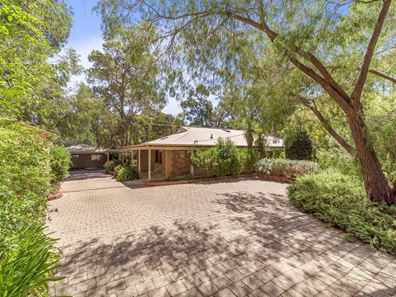 11 Second Avenue, Bickley WA 6076