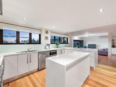 5 Geordie Rise, Sorrento WA 6020