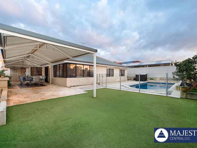 8 The Lakes Boulevard, Jandakot