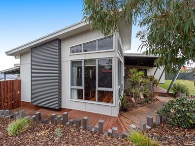 4 Flinton Court, Halls Head WA 6210