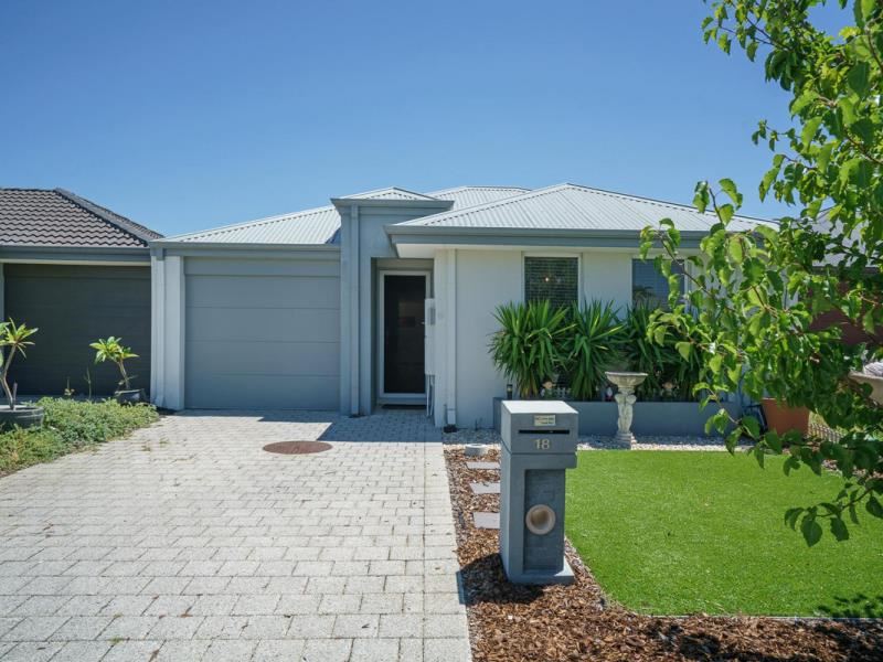 18 Relic Boulevard, Aveley